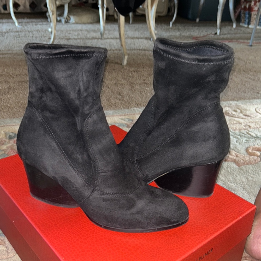 Donald Pliner black suede boots